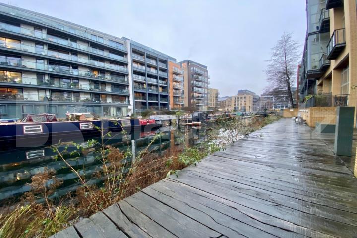 2 bedroom maisonette within a gated development backing on to the canal   Kingsland Road, Haggerston